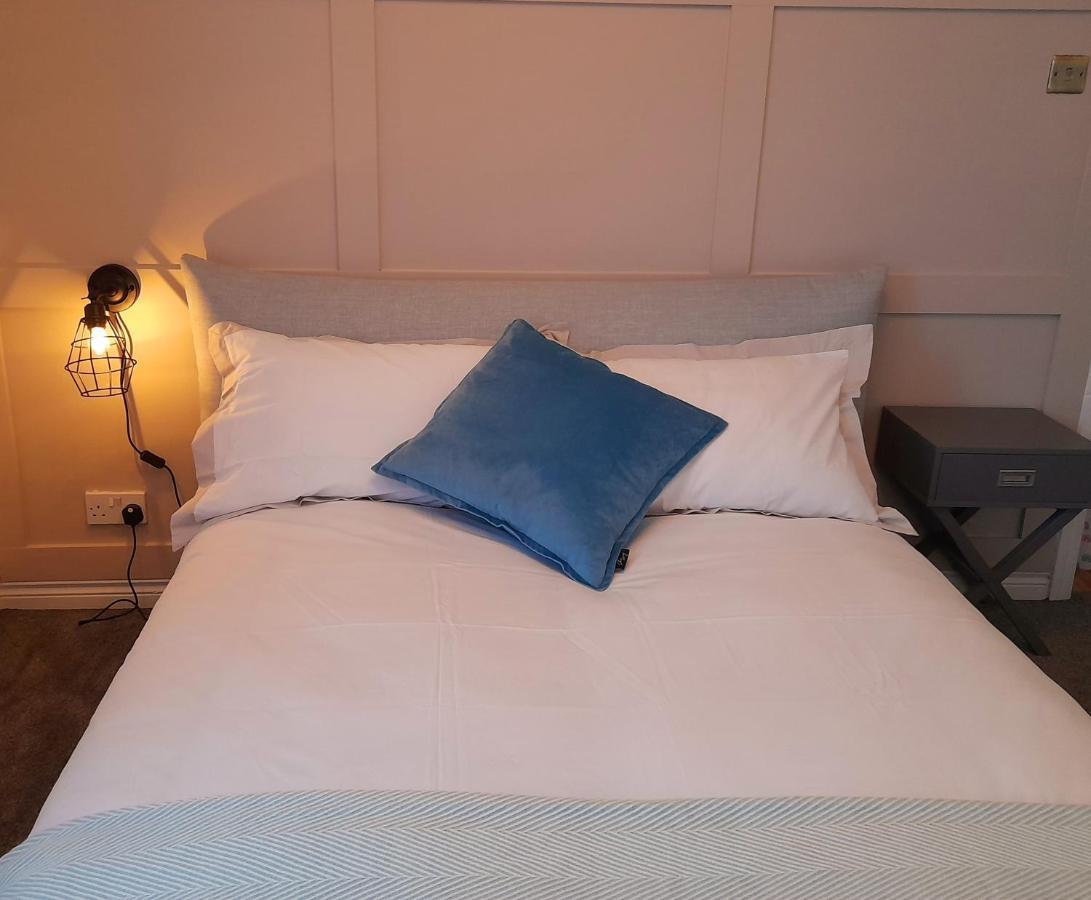 Apartamento Stunning 3 Bed Seafront Mansion Building Sleeps 6 Adults Or 8 With Kids Portrush Exterior foto