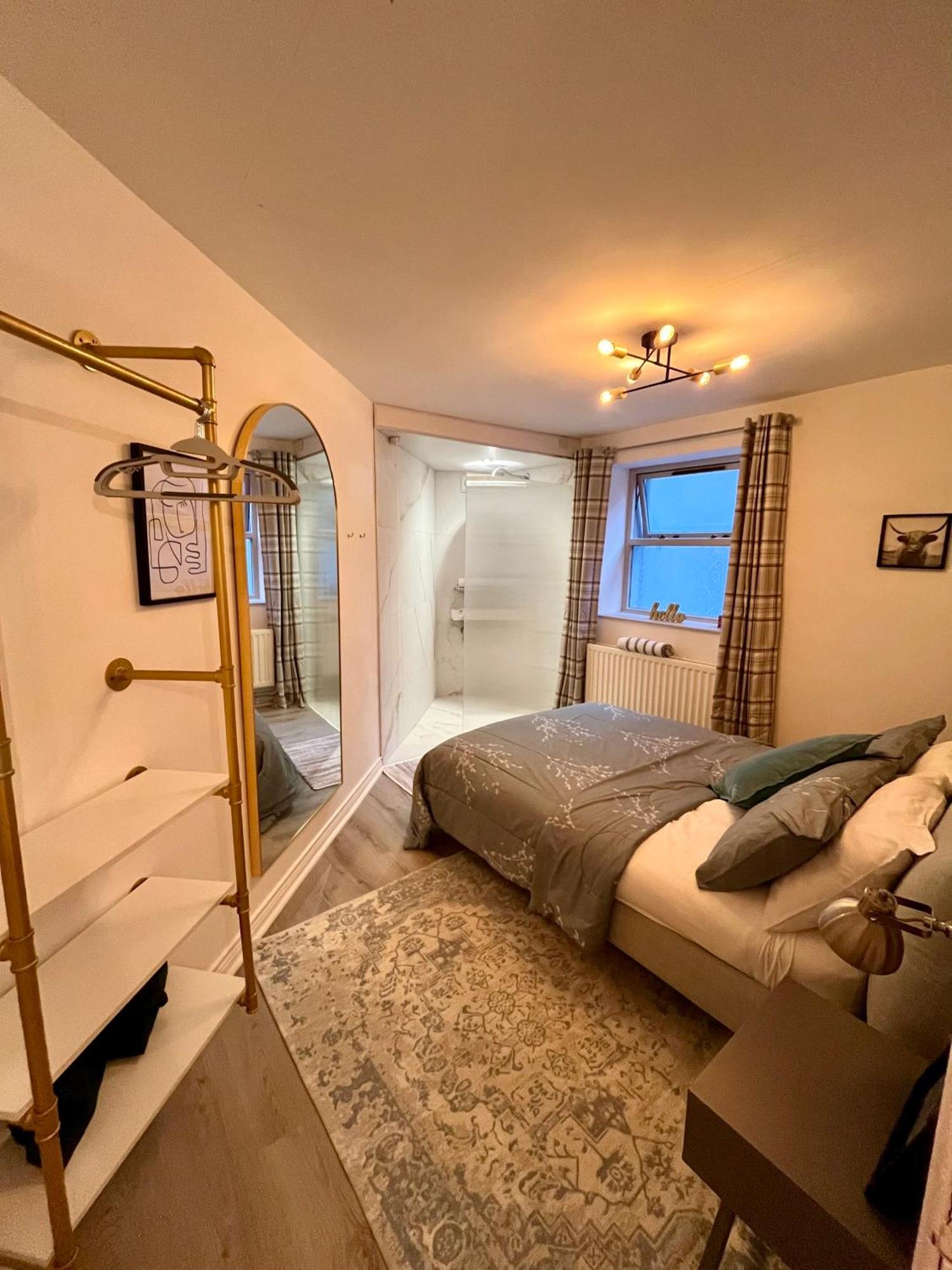 Apartamento Stunning 3 Bed Seafront Mansion Building Sleeps 6 Adults Or 8 With Kids Portrush Exterior foto